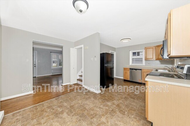 Building Photo - 11025 Rosewood Dr