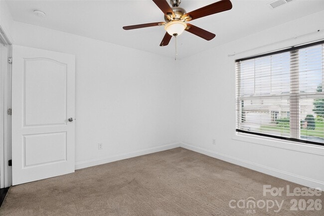 Building Photo - 549 Daventry Ct