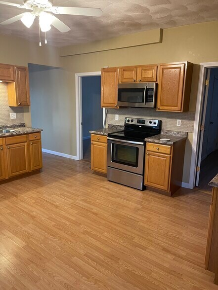 Building Photo - 42 Pond St