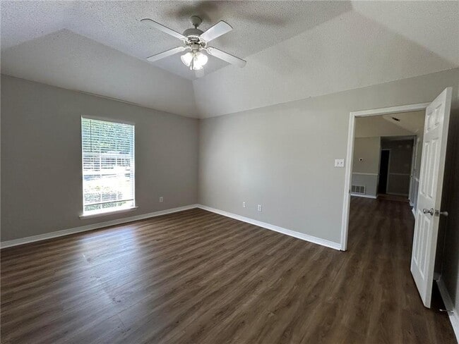 Building Photo - 6626 Woodside Ct E