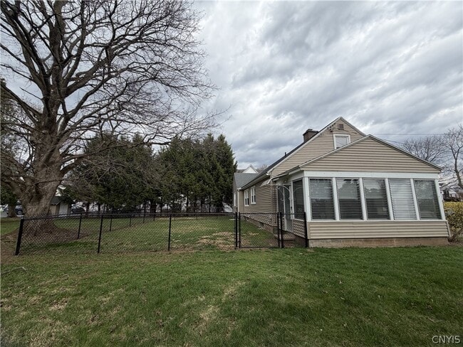 Building Photo - 50 New Hartford St