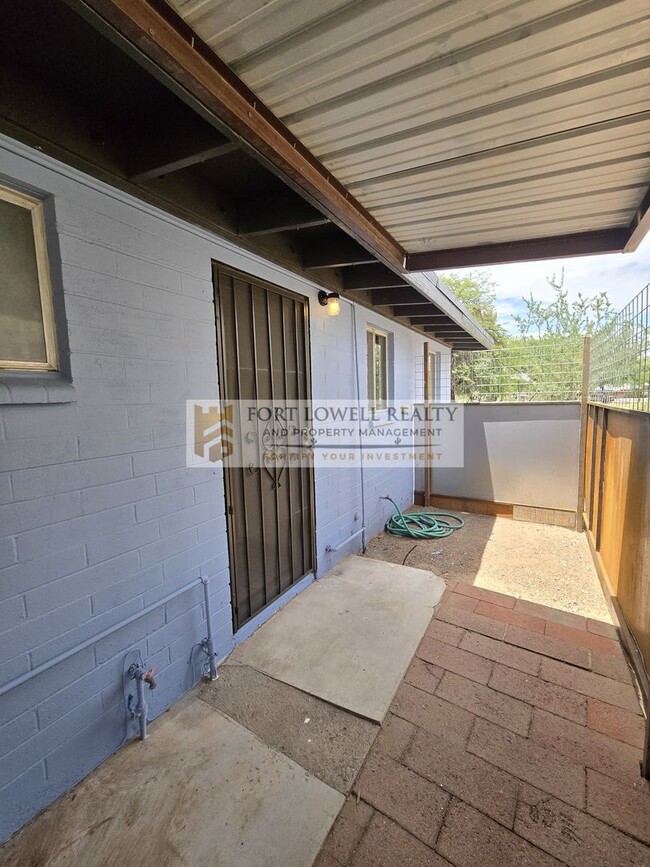 Building Photo - 2640-2642 N Santa Rita Ave