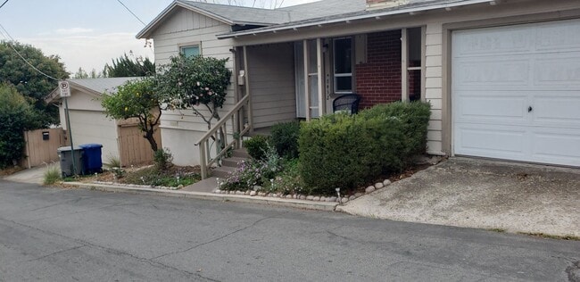 Building Photo - Charming 2bdr house overlooking downtown La Mesa!