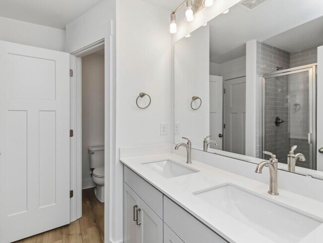 Building Photo - 105 Cobden Ct