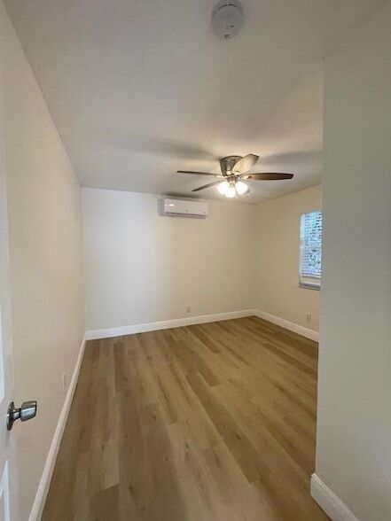 Building Photo - 302 N Tamarind Ave
