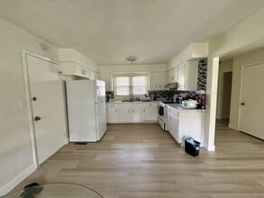 Building Photo - 20 Sandra Dr