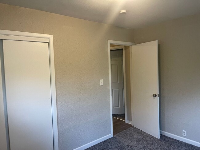 Building Photo - South KC 4Bed/1 Home Available Now!