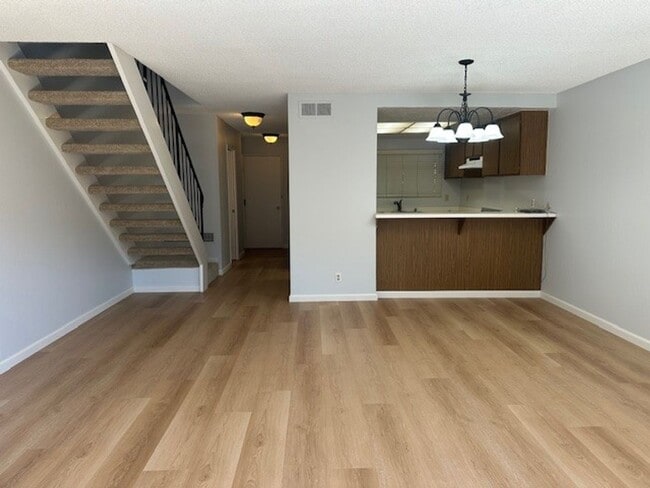 Building Photo - Large and Beautiful 2-Story Townhouse in D...