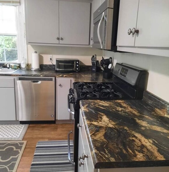 Building Photo - 761 King St