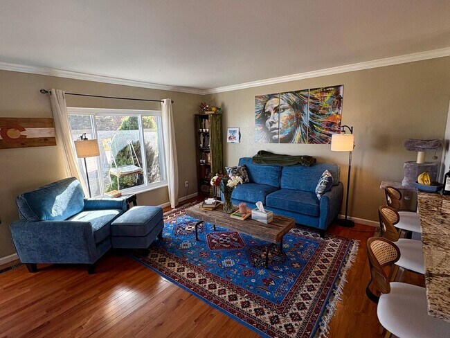 Building Photo - Stunning Morrison 3 bed/2 bath Corner Lot