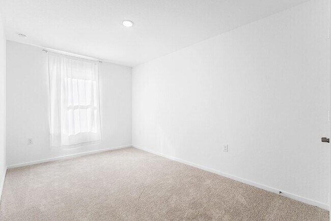 Building Photo - 1347 Neria Lp