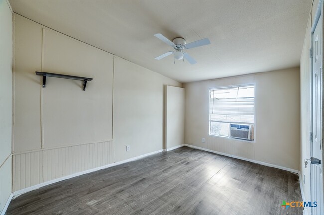 Building Photo - 205 County Rd 212A