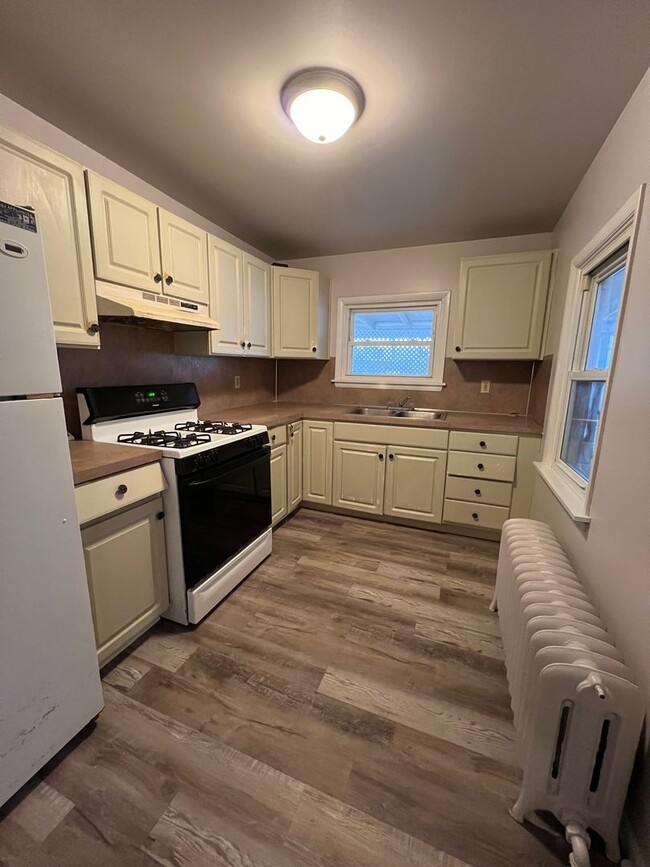 Building Photo - Reading 3 BR Townhome For Rent