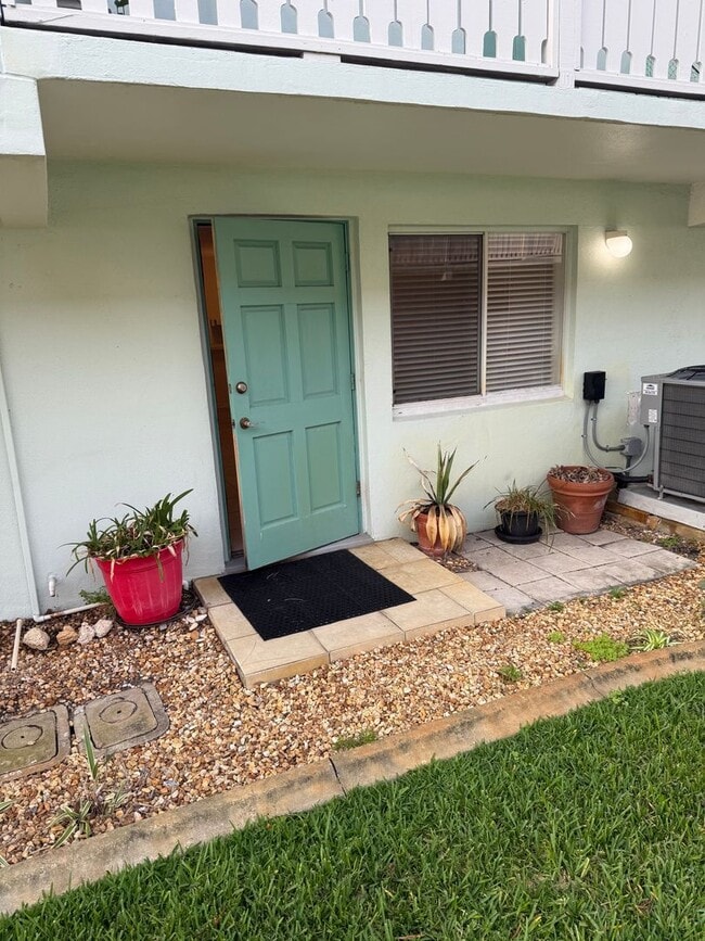 Building Photo - Beautiful Beachside Condo in the Heart of Ormond Beach  $1300
