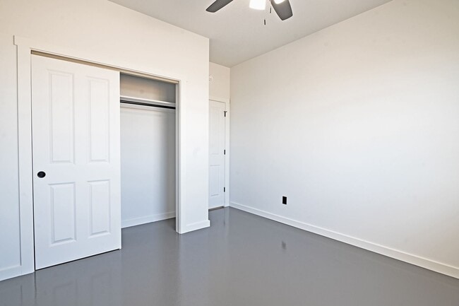 Building Photo - 1495 Oxbow Dr