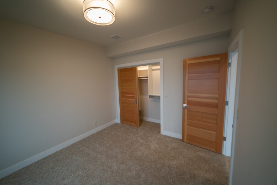 Building Photo - 2296 S Silver Beach Rd
