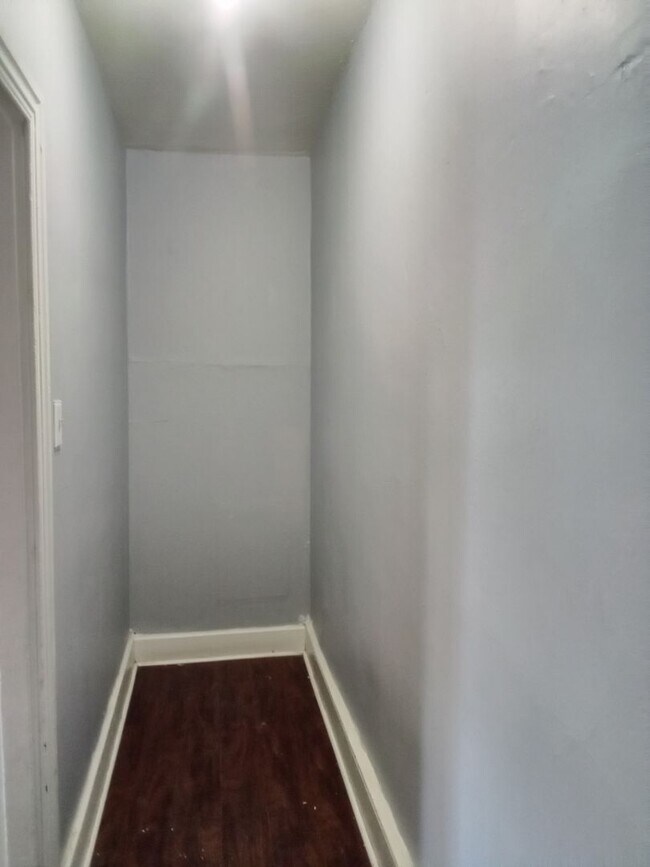 Building Photo - 1023 Greenwich St