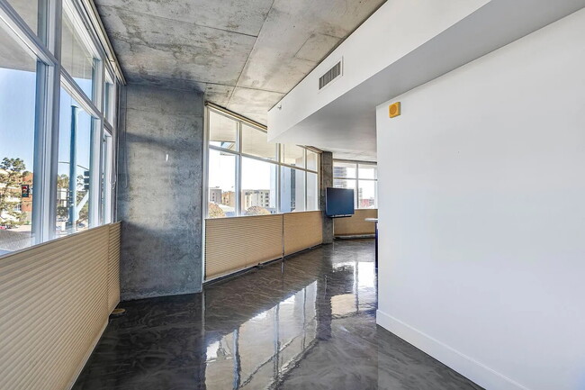 Building Photo - 1080 Park Blvd