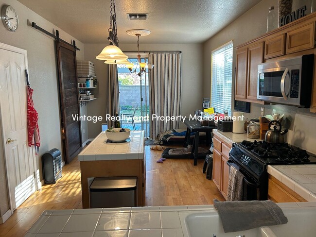 Building Photo - Charming Single-Story 3 Bedroom Home In South Natomas!!!