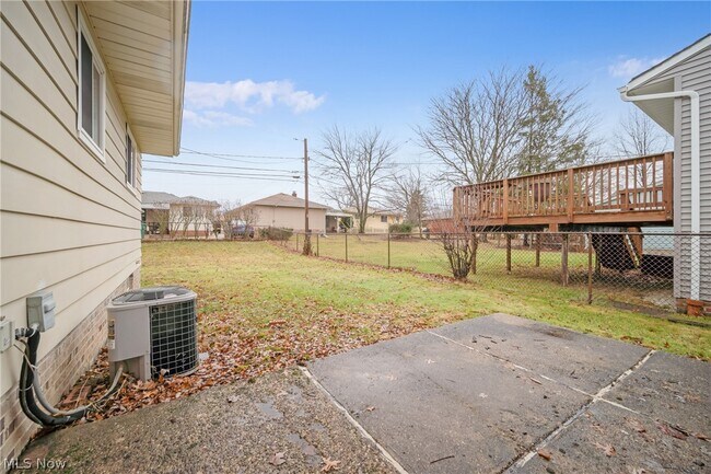 Building Photo - 15067 Rochelle Dr
