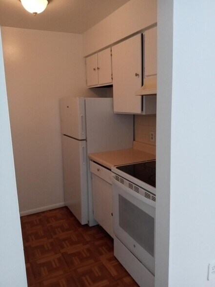 Stove & Ref - 1315 Noble Ave