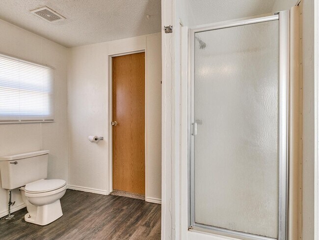 Building Photo - 3bed/2bath Mobile Home Available on 1.3 Acres in Noble!