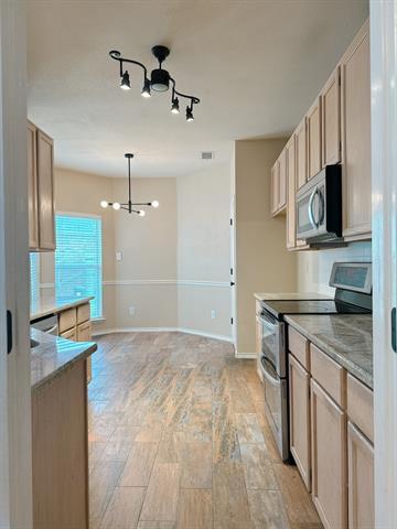 Building Photo - 2204 Starleaf Pl