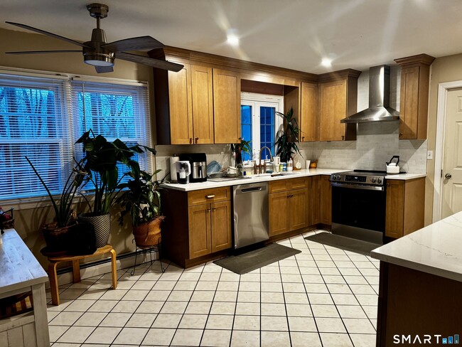 Building Photo - 6 Redcoat Ln