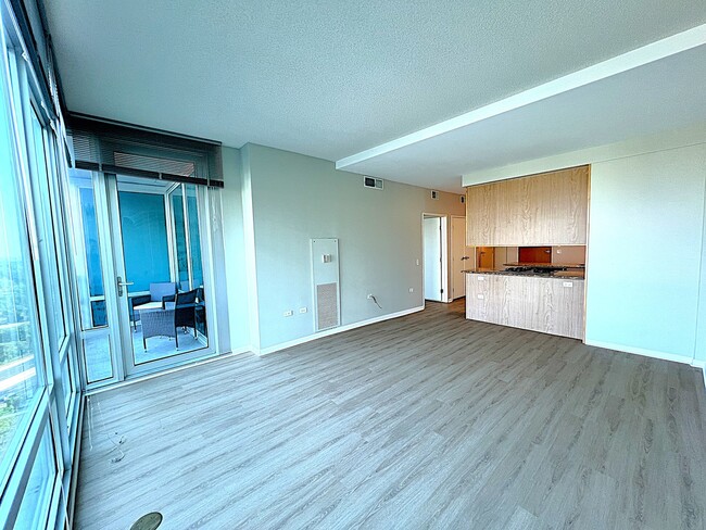 Building Photo - 9655 Woods Dr