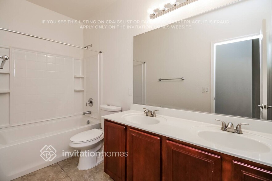 Building Photo - 1015 W Desert Valley Dr
