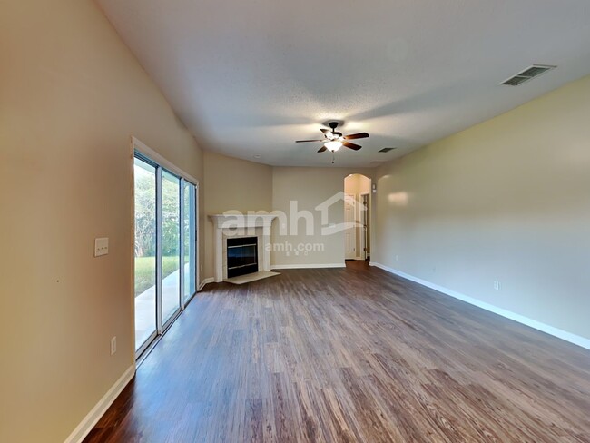 Building Photo - 10264 Lancashire Dr E