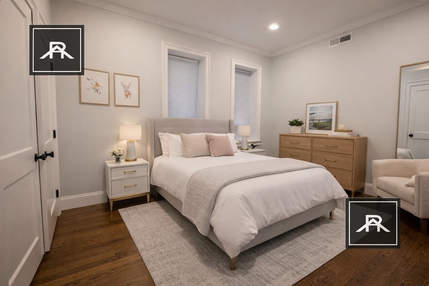 Building Photo - 128 Longwood Ave