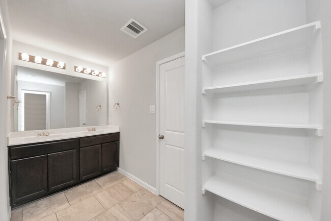 Building Photo - 1615 S City Oaks Ln