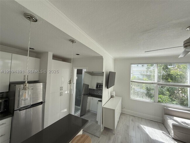 Building Photo - 119 Menores Ave