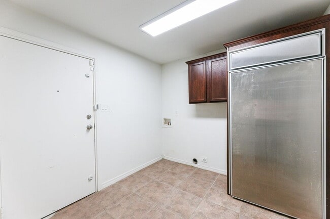 Building Photo - Spacious 3-Bedroom in Gated Community