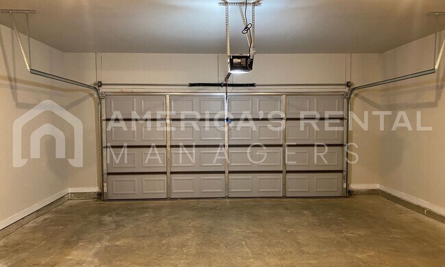 Building Photo - Home for Rent in Jemison, AL! Available to View!