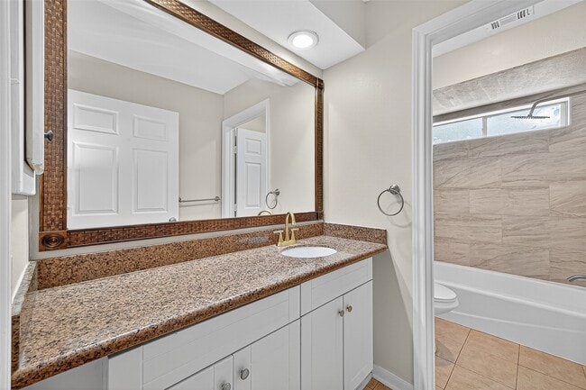 Building Photo - 10815 Shawnbrook Dr