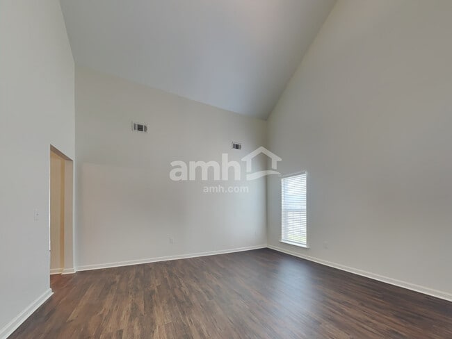 Building Photo - 60 Rhett Ln