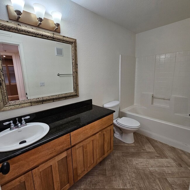 Building Photo - Spacious and Upgraded 2 Bedroom 2 Bath Pet...