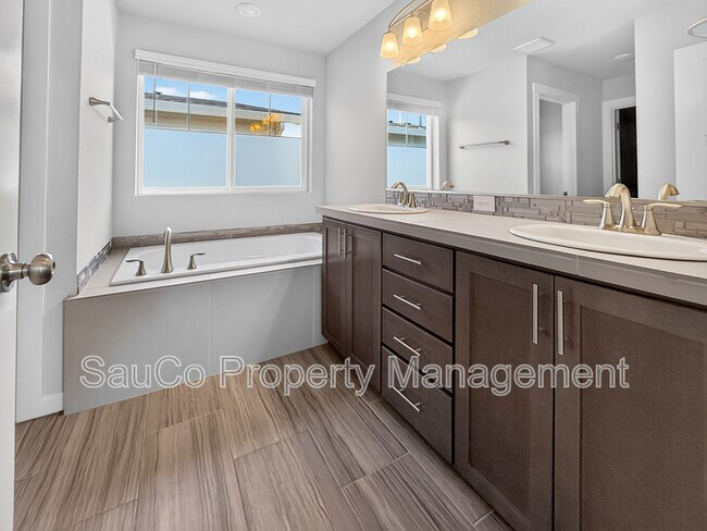 Building Photo - 3909 SE Zircon Ln
