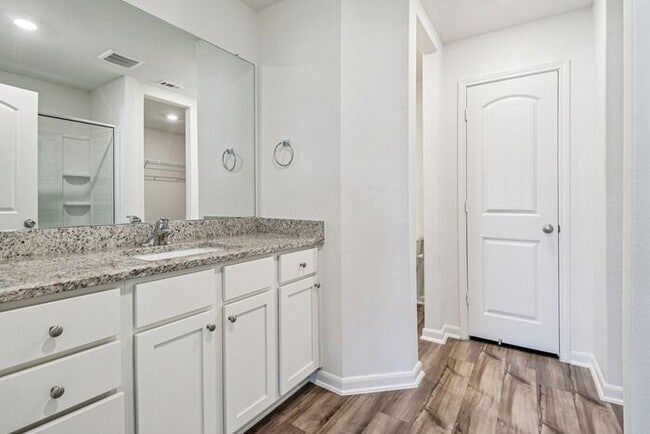 Building Photo - 712 Trinity Trl