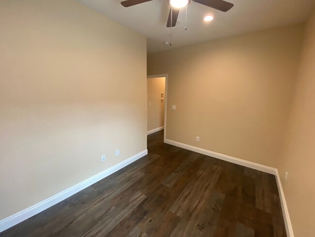 Building Photo - Spacious Corner Unit