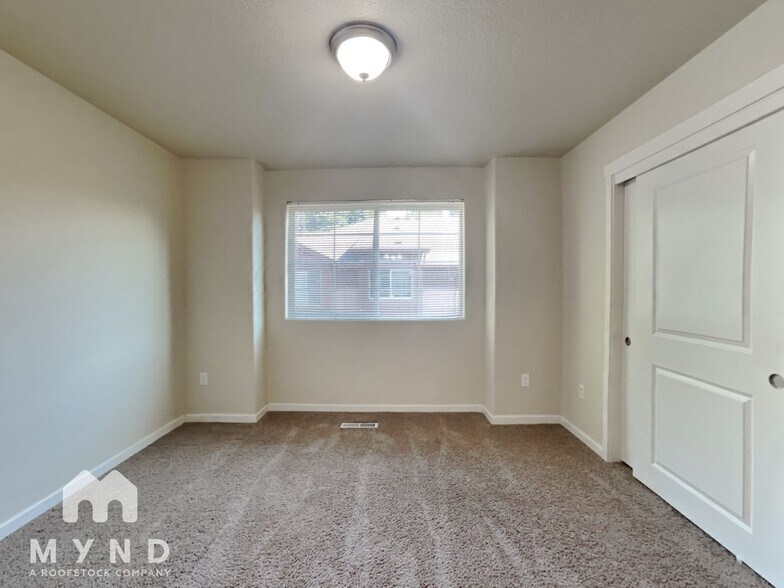 Building Photo - 179 NE 80th Ave