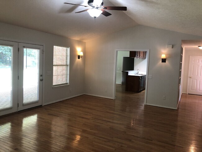 Building Photo - 3BR/2BA Home for Rent in Algood with Garage and Large Fenced Backyard
