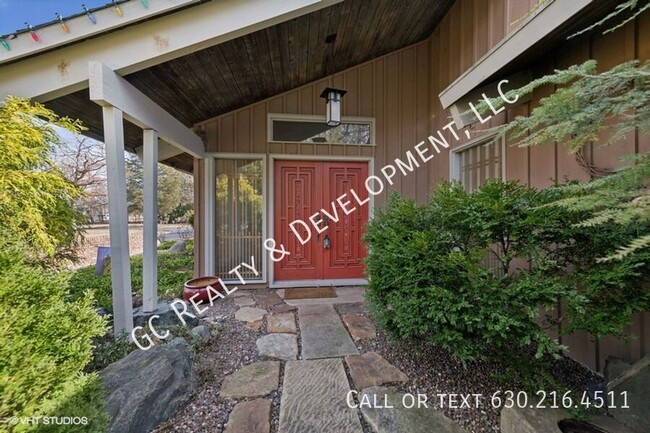 Building Photo - 118 Carriage Rd