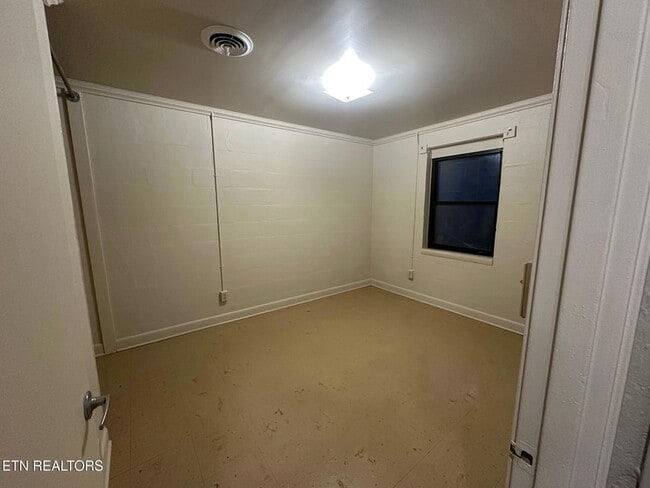 Building Photo - 706 Jay St