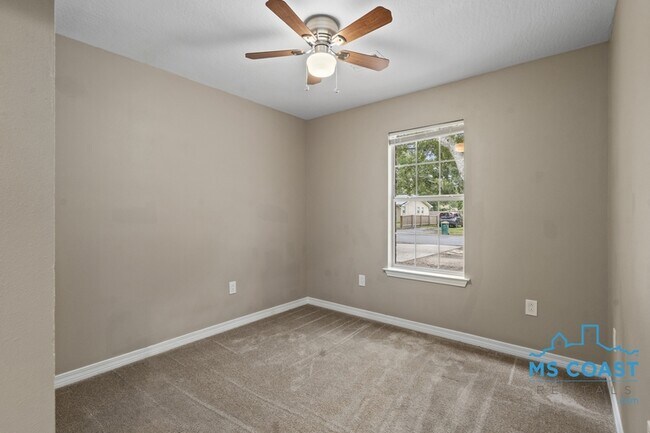 Building Photo - 108 N Island View Ave