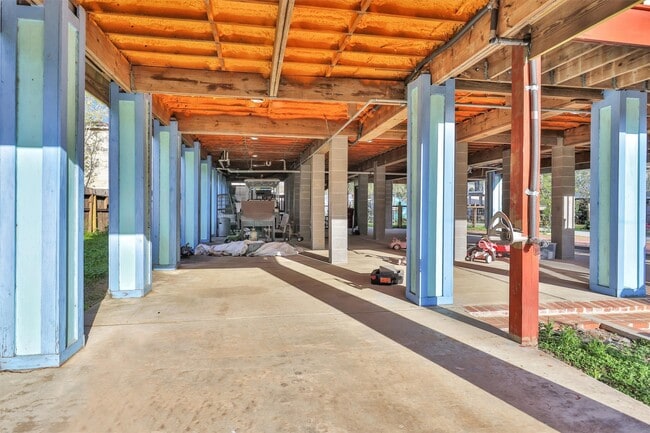 Building Photo - 631 Clear Lake Rd