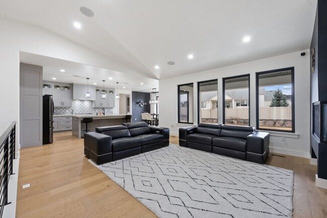 Building Photo - Stunning Single Family Home In Beautiful N...
