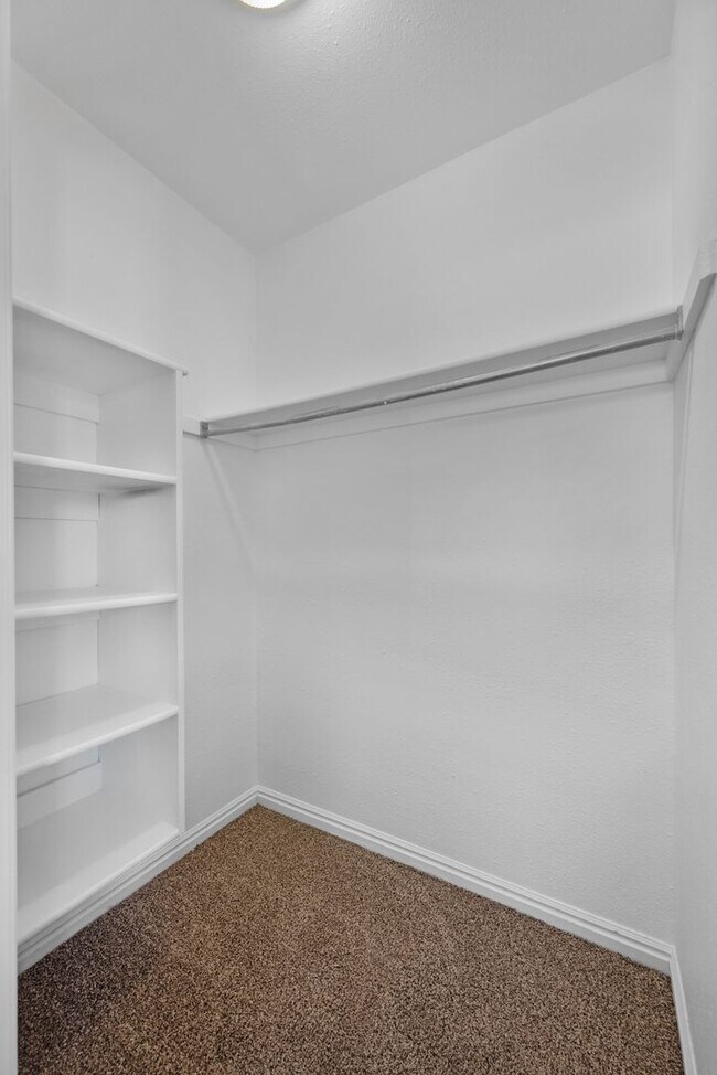 Building Photo - 8566-8568-8568 Wasatch Blvd